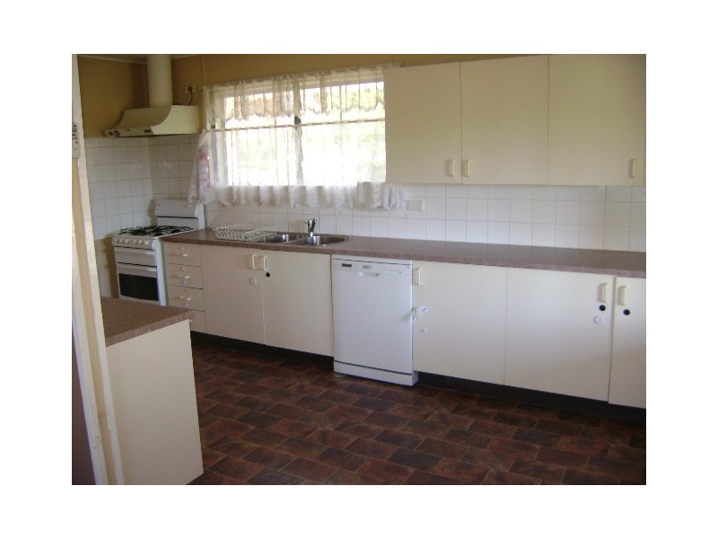 42 Flinders Drive, Leichhardt QLD 4305