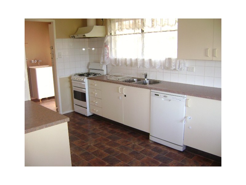 42 Flinders Drive, Leichhardt QLD 4305