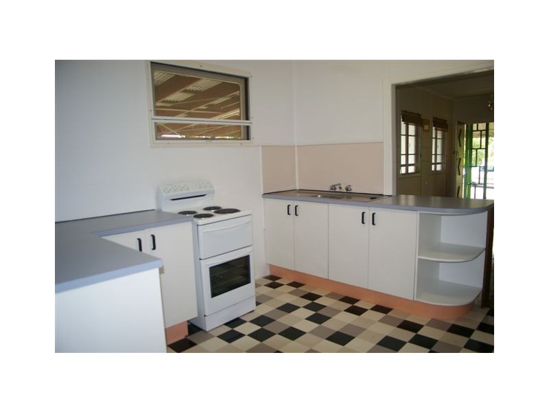 16  Hayes Street, Brassall QLD 4305