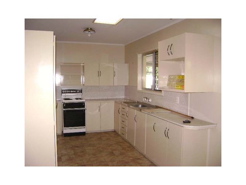 1 Burgess Street, Raceview QLD 4305