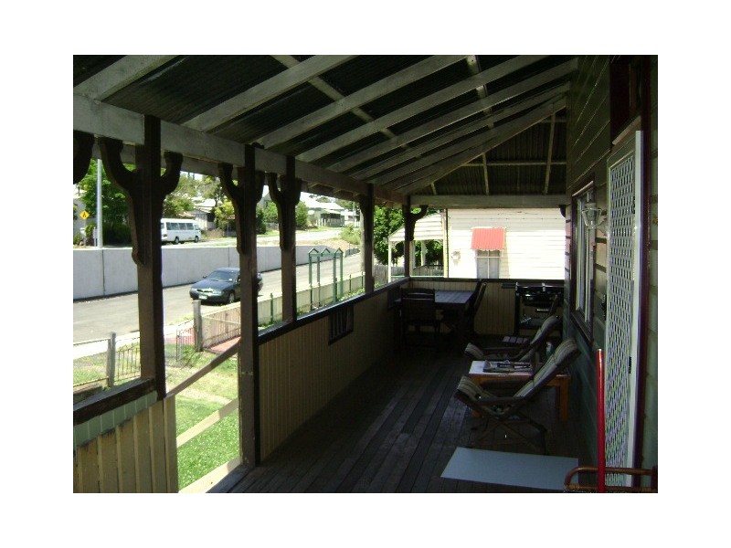 102 Downs Street, North Ipswich QLD 4305