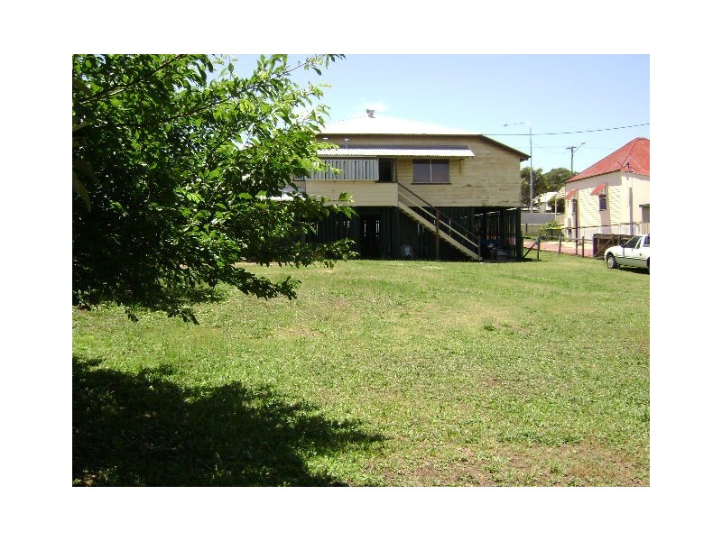 102 Downs Street, North Ipswich QLD 4305