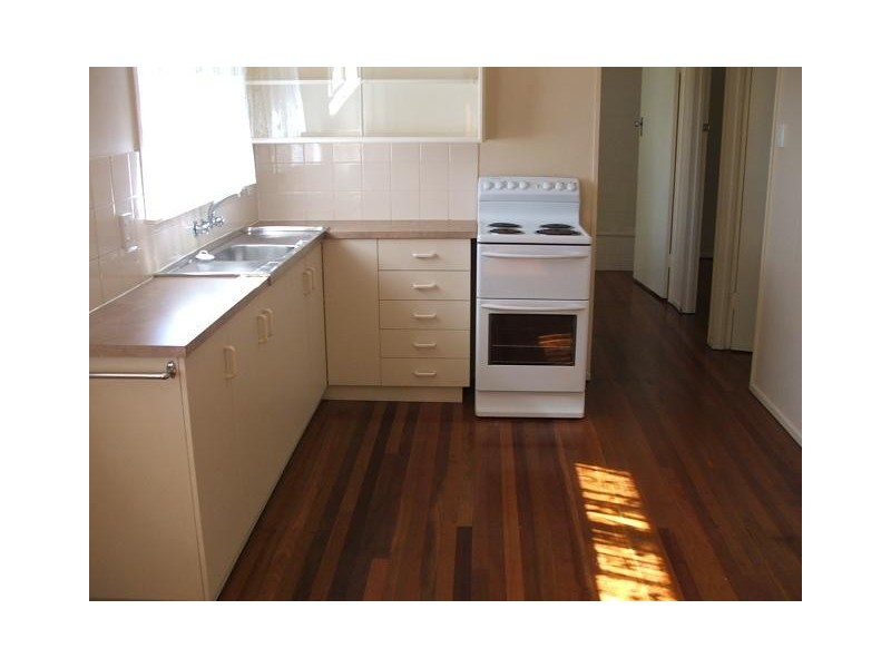 4/9 Green Street, Booval QLD 4304