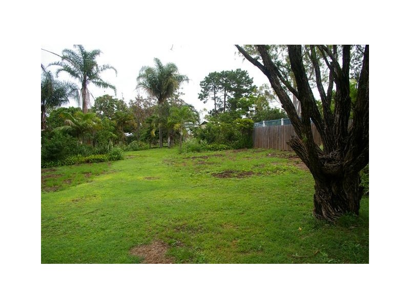 16 Hayes Street, Brassall QLD 4305