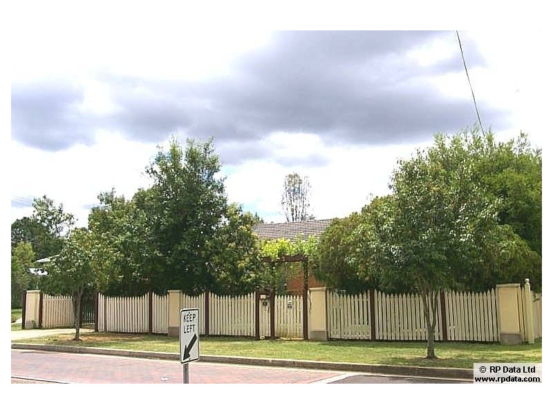 4 Avon Street, Leichhardt QLD 4305