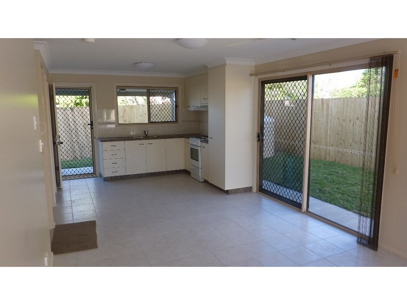 2/25 Dudleigh Street, Booval QLD 4304