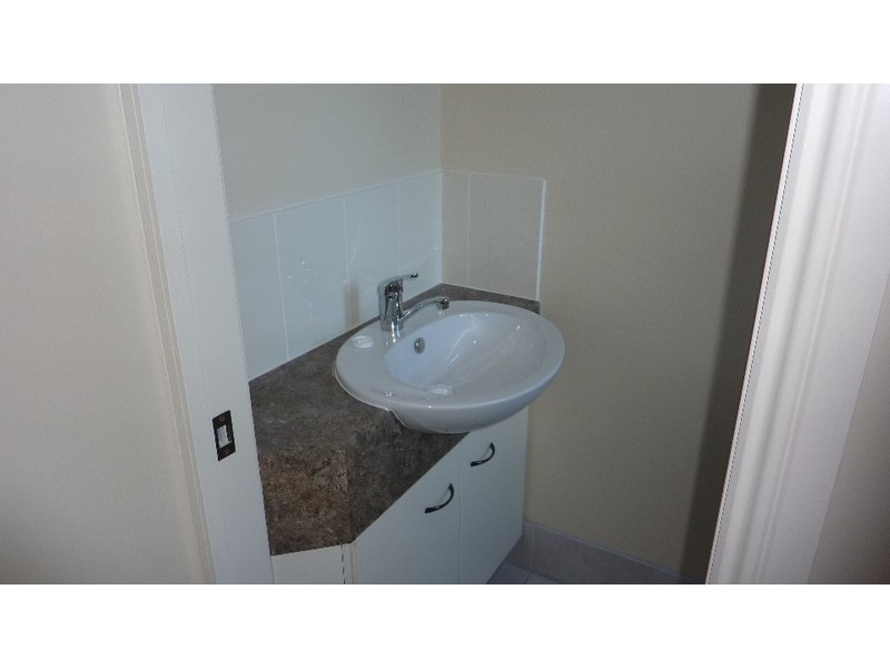 2/25 Dudleigh Street, Booval QLD 4304