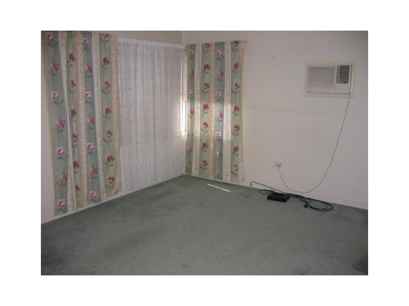 32 Larsen Street, Leichhardt QLD 4305