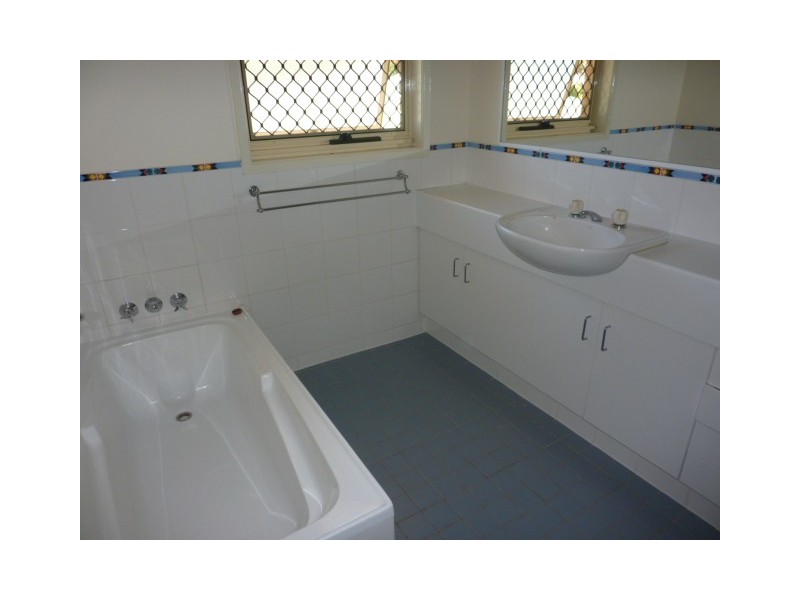 1/2 Beatrice Tallon Court, North Ipswich QLD 4305