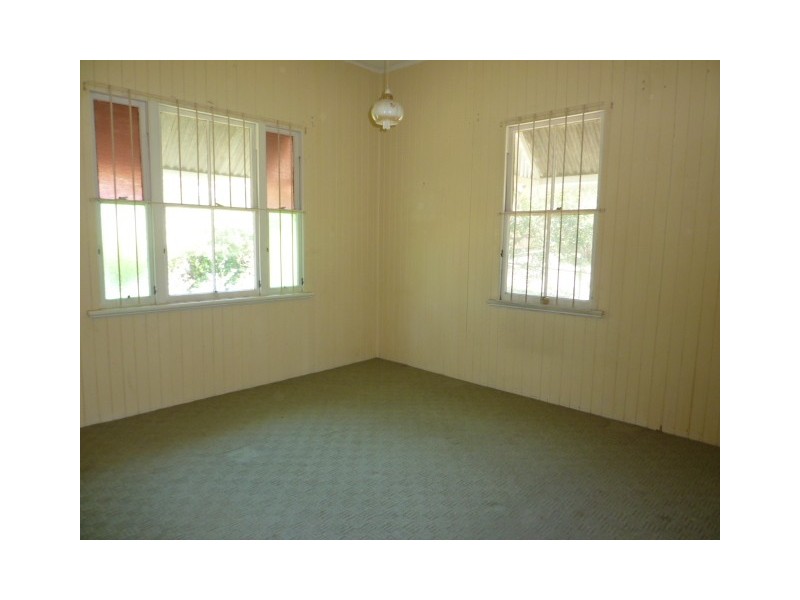 37 Waterworks Road, North Ipswich QLD 4305