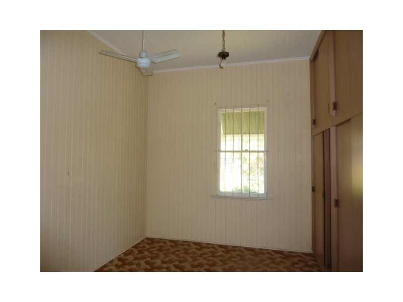 37 Waterworks Road, North Ipswich QLD 4305