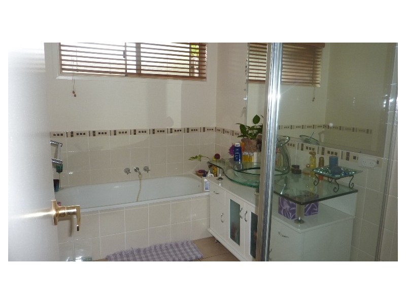 21 Iroquois Court, Brassall QLD 4305