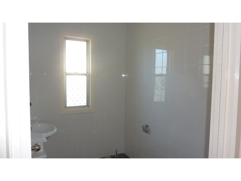 7 Queen Street, Newtown QLD 4305