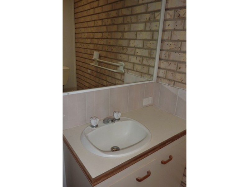 8/16 Lindsay Street, Bundamba QLD 4304