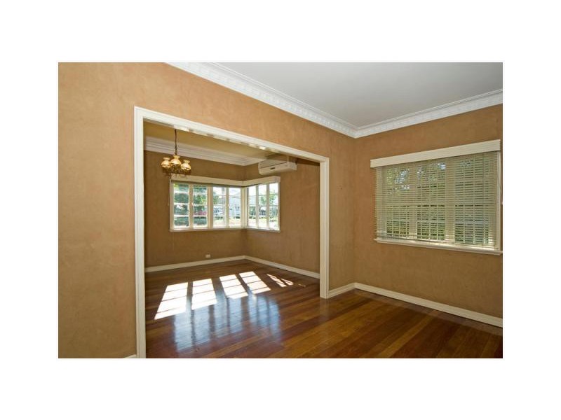 10 Boundary Street, Bundamba QLD 4304