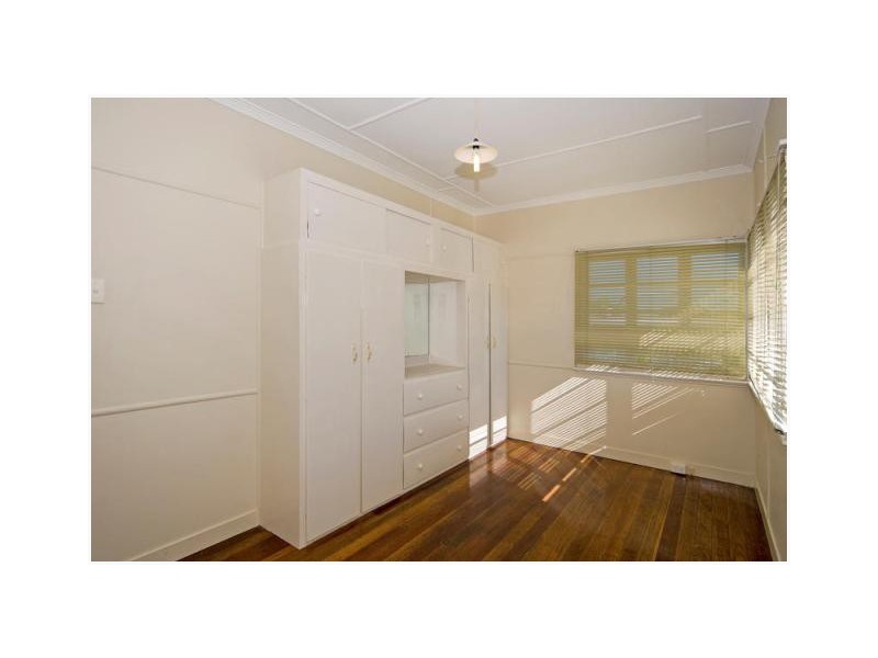 10 Boundary Street, Bundamba QLD 4304