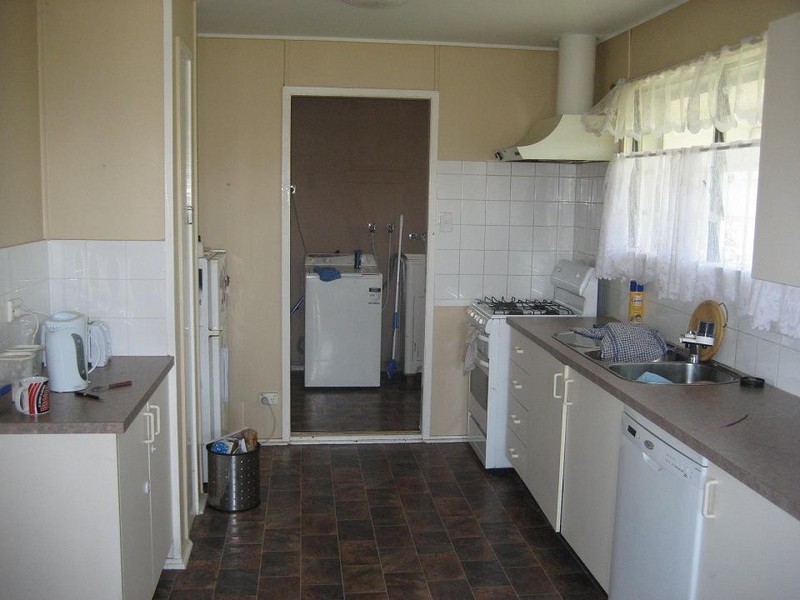 42 Flinders Drive, Leichhardt QLD 4305