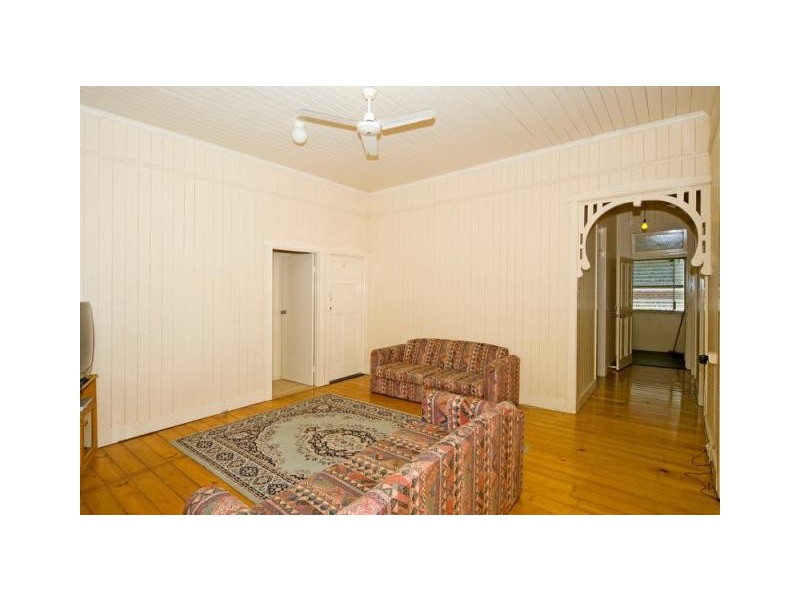 99 Thorn Street, Ipswich QLD 4305