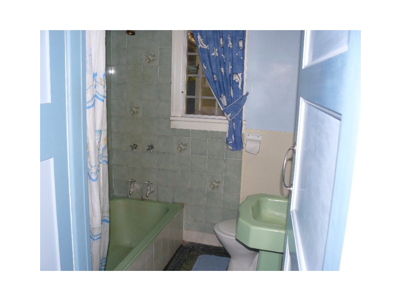 5 Crown Street, Silkstone QLD 4304