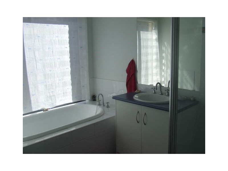 13 Ivanhoe Place, Brassall QLD 4305