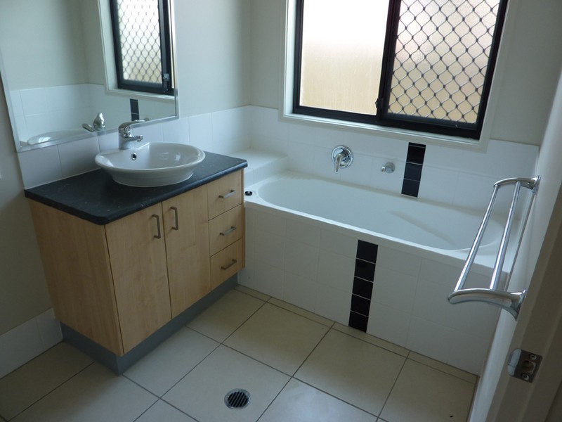 21 Doorey Street, One Mile QLD 4305