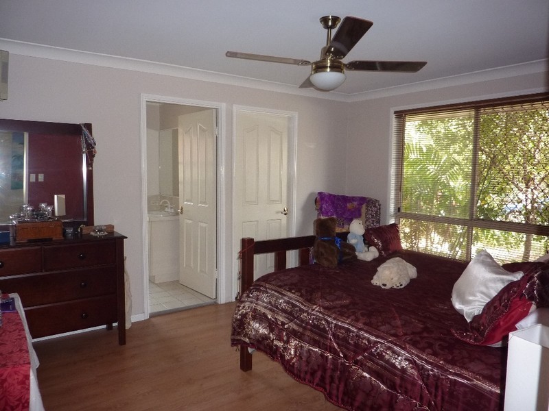 2 Settlers Way, Raceview QLD 4305