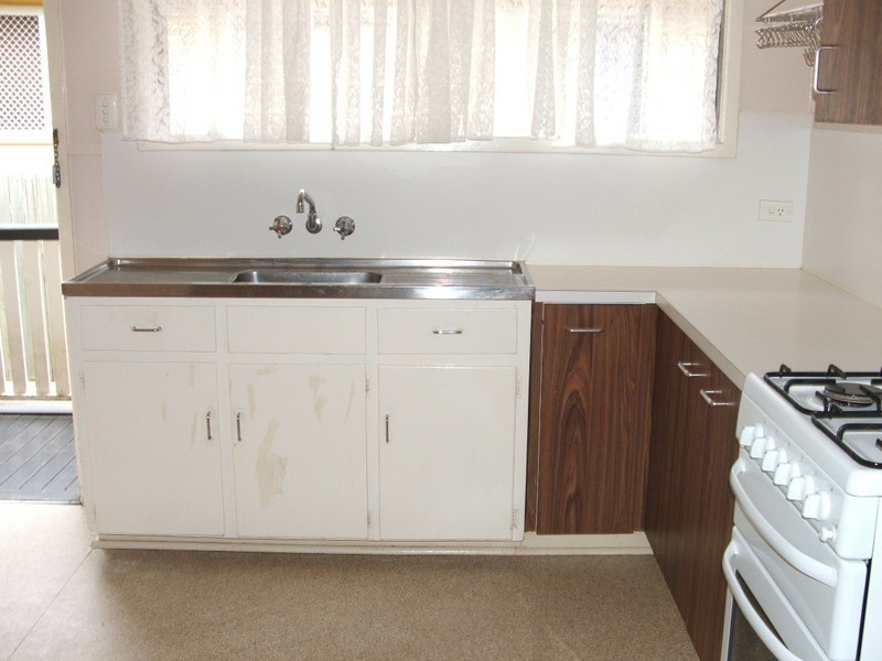 32 Larsen Street, Leichhardt QLD 4305