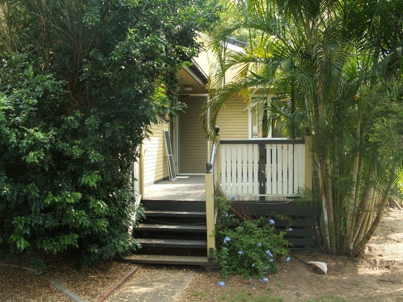 32 Larsen Street, Leichhardt QLD 4305