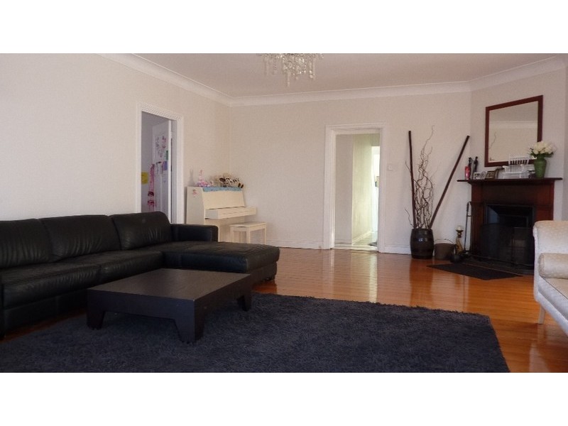 7 Whitehill Street, Newtown QLD 4305