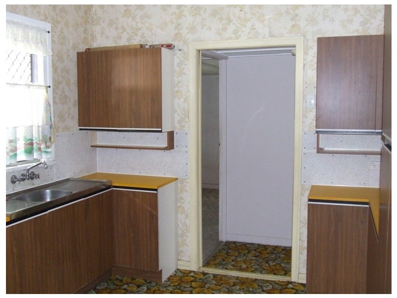 5 HAYES STREET, Raceview QLD 4305