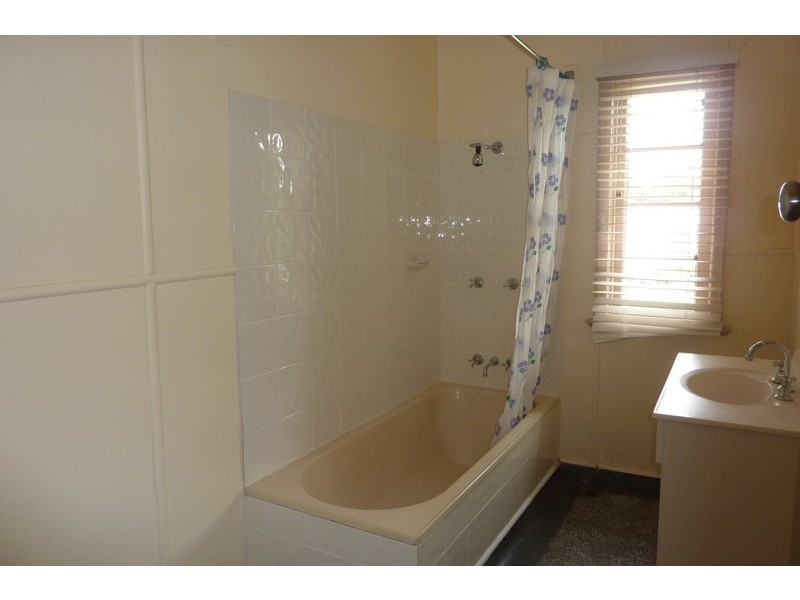 178 Glebe Road, Booval QLD 4304