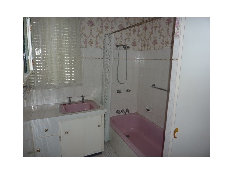 30 Jellicoe Street, Brassall QLD 4305