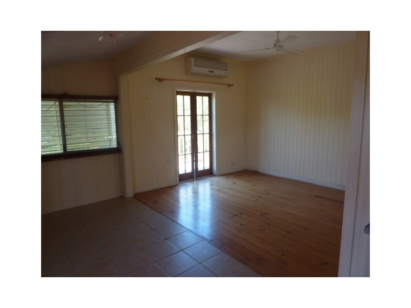 42 Barclay Street, Bundamba QLD 4304