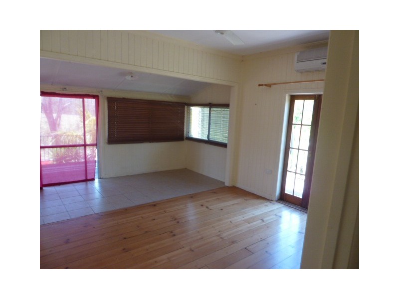 42 Barclay Street, Bundamba QLD 4304