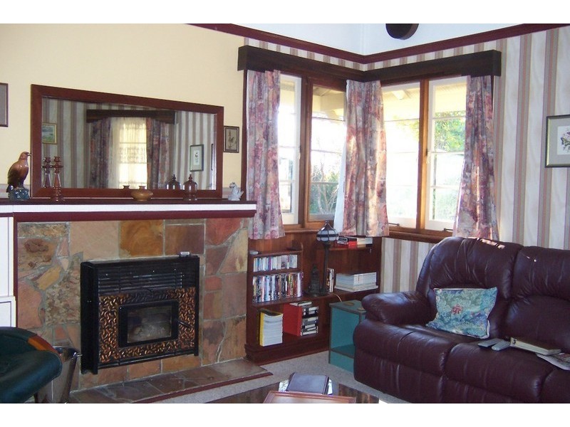 13 Edwards St, Manjimup WA 6258