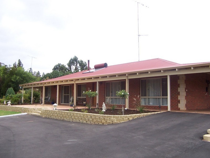 19 Caniroglen, Manjimup WA 6258