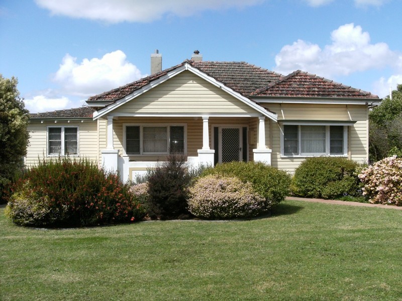 16 Clark St, Manjimup WA 6258