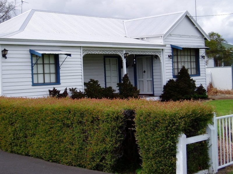 18 Moyes, Manjimup WA 6258