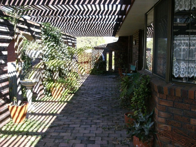 11 Wattle Cres, Manjimup WA 6258