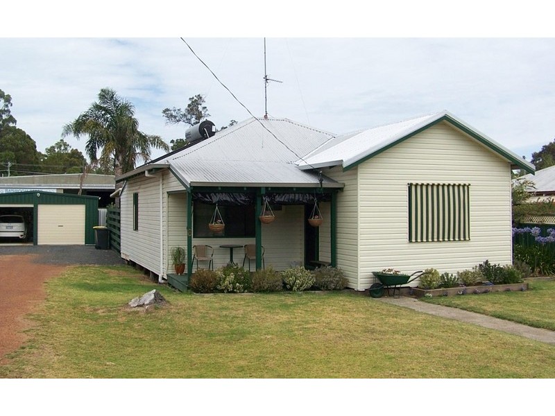 8 Bath Street, Manjimup WA 6258