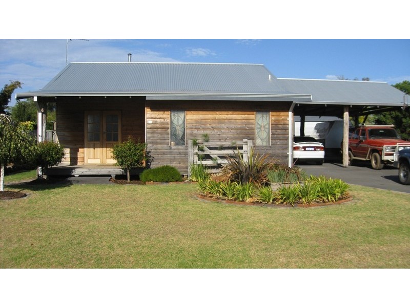 14 Moyes Street, Manjimup WA 6258
