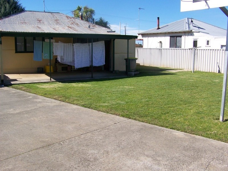 39 Clarke St, Manjimup WA 6258