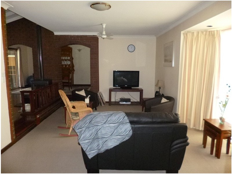 18 Wattle Crescent, Manjimup WA 6258