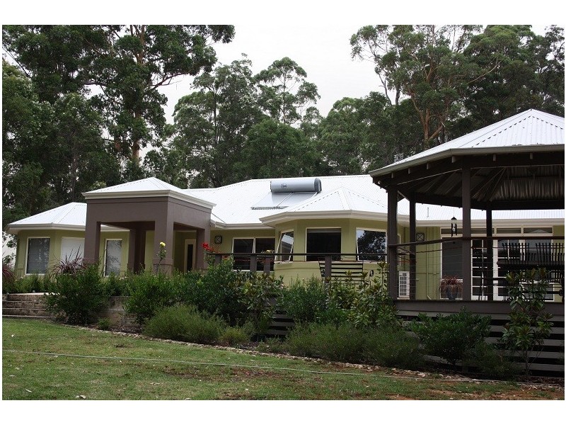 16 Bella Vista Road, Manjimup WA 6258