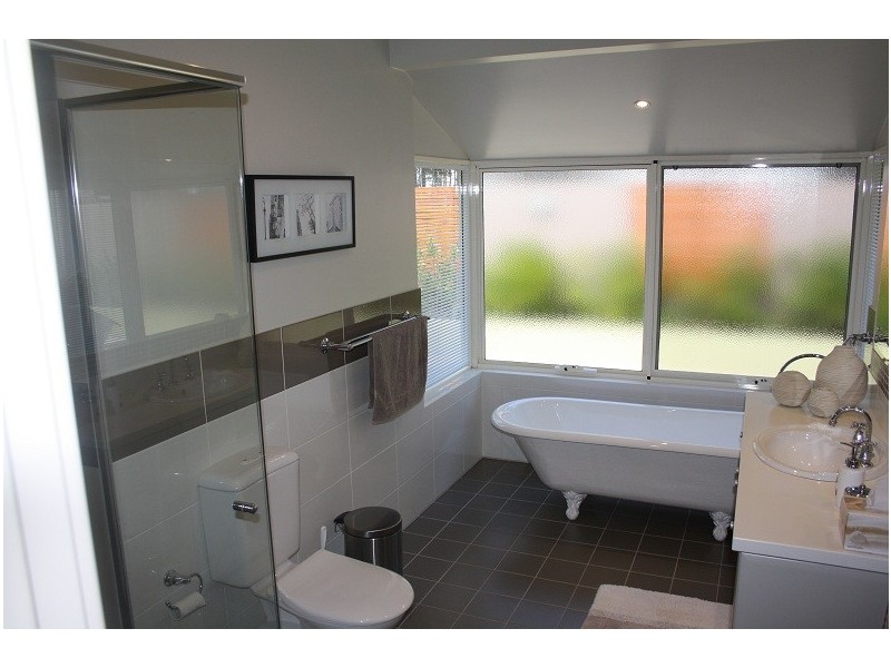 16 Bella Vista Road, Manjimup WA 6258