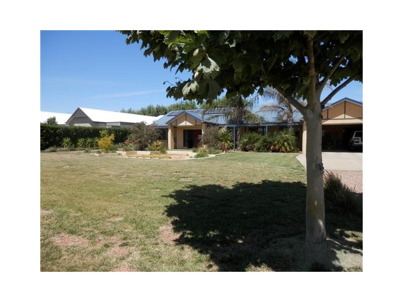 8 Winbi Avenue, Moama NSW 2731