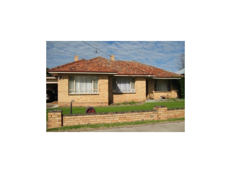 141 Elizabeth St, Edenhope VIC 3318