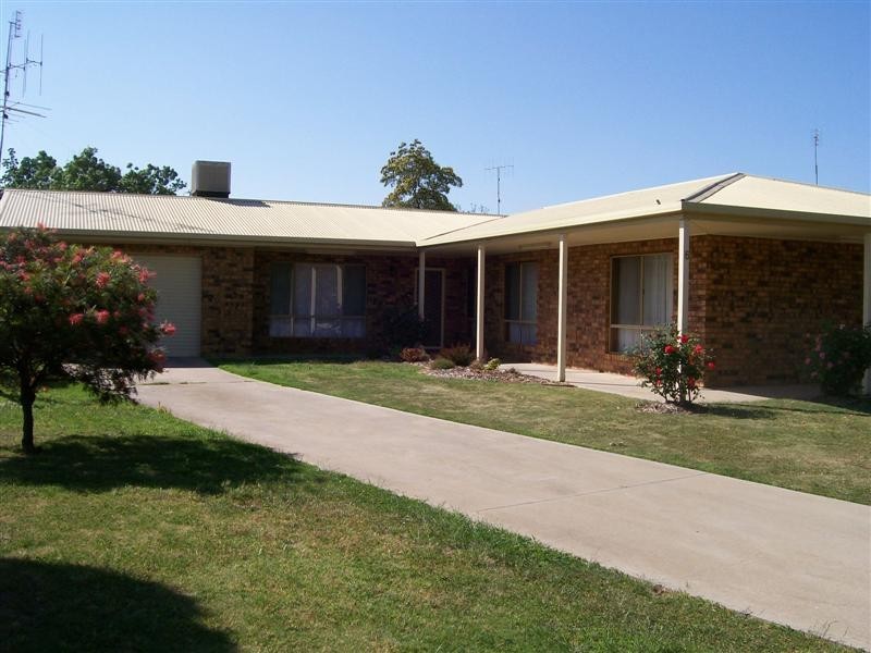 6 BURKE STREET, Finley NSW 2713