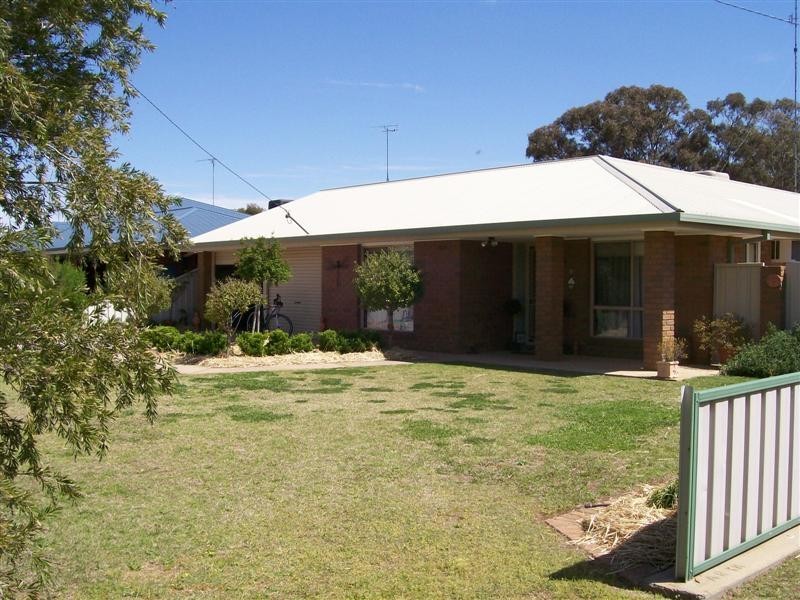 75 Finley St, Finley NSW 2713