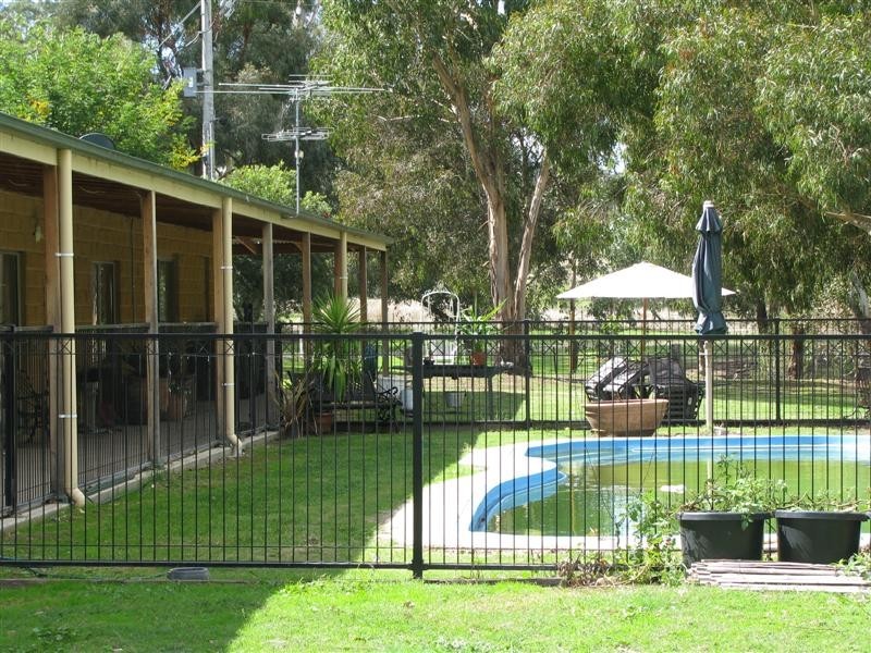 9 Back Johnston Creek Rd, Alexandra VIC 3714